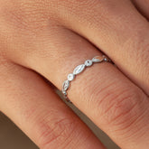 Silberring rund mit Punkten